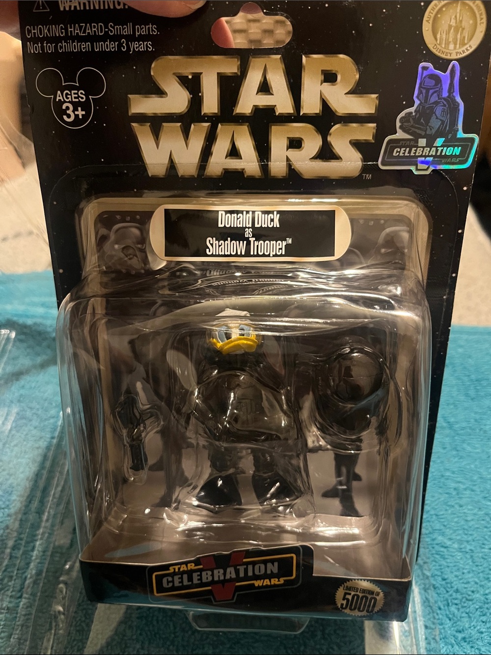 Star Wars Limited no.Donald Duck Shadow Trooper Figure - Black with Gold Accent - Picture 2 of 3